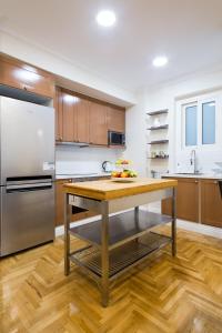 Athena’s Hideaway- Fully Renovated- Absolute Best Location