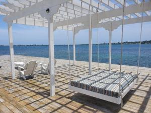 Sea Eye Hotel - Tropical Building