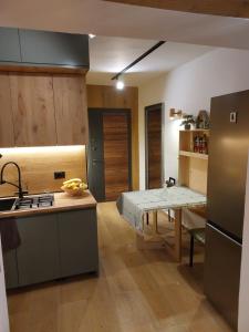 Frequency 286 Tiranë