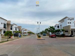 Hermosa familiar pool ,cerca de playa by G P S rentas