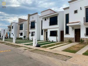 Hermosa familiar pool ,cerca de playa by G P S rentas