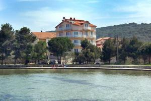 Family friendly apartments with a swimming pool Kraj, Pasman - 334