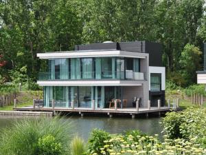 Villa with private pool on the Veerse Meer