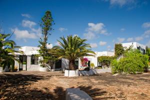 Caserio De Mozaga hotel, 
Lanzarote, Spain.
The photo picture quality can be
variable. We apologize if the
quality is of an unacceptable
level.