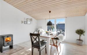 3 Bedroom Cozy Home In Rødby