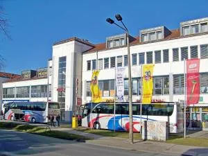 柏林阿马德斯皇家酒店 - 柏林附近贝尔瑙