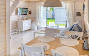 Pet Friendly Home In Miedzywodzie