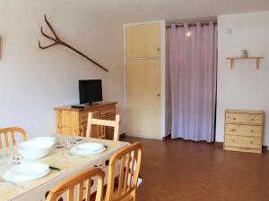 Appartements Studio avec coin montagne, balcon sud, 4 couchages, proche pistes et commerces a Vars Les Claux - FR-1-330B-209 : photos des chambres