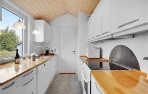 Cozy Home In Gedser With Wifi