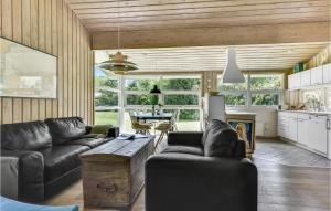 Gorgeous Home In Humble With Sauna