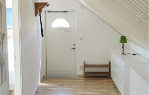 Beautiful Apartment In Gotlands Tofta