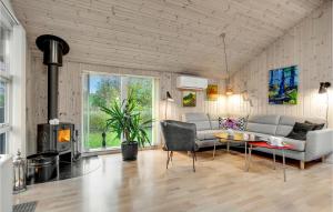 Lovely Home In Hadsund With Wifi