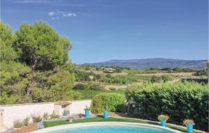 Maisons de vacances Awesome home in Goult with 4 Bedrooms, WiFi and Outdoor swimming pool : photos des chambres