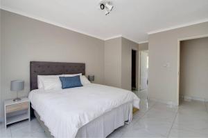 The Cycad. 4-Bed Home next to Clearwater Mall