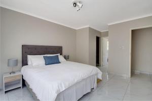 The Cycad. 4-Bed Home next to Clearwater Mall