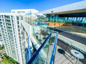 Luxury 1 bedroom apartment in vibrant Menlyn Maine