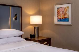 Club level 1 King Bed, Courtyard view room in Sheraton Music City Nashville Airport