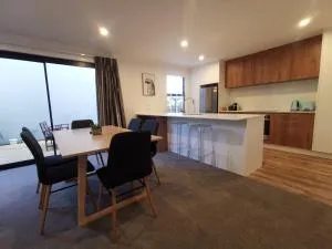 Nelson City Town House 10 minute walk to town - Hira
