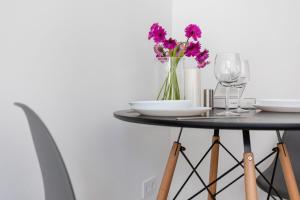 River To The City - Studio 7a Apartment