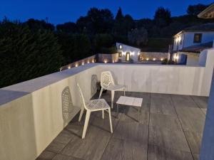 Maisons d'hotes Luxury Zen : Chambre Lit King-Size - Vue sur Piscine 