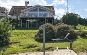 obrázek - Awesome Home In Uddevalla With Jacuzzi, Wifi And 3 Bedrooms