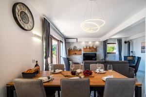 Villa Kadena - Luxury Seaside Villa with Private Heated Pool