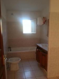 bas de villa de 90m² entre mer (2km) et montagne