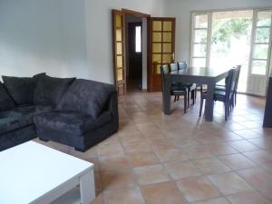 bas de villa de 90m² entre mer (2km) et montagne