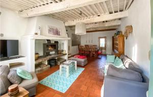 Maisons de vacances Awesome home in Laudun L Ardoise with Outdoor swimming pool, 4 Bedrooms and WiFi : photos des chambres