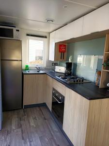 Maisons de vacances Bungalow de 2 chambres avec piscine partagee et jardin amenage a Onzain : photos des chambres
