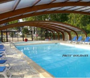 Maisons de vacances Bungalow de 2 chambres avec piscine partagee et jardin amenage a Onzain : photos des chambres