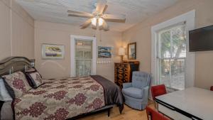 Perfect Downtown Space-Walk to Library, Theater