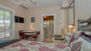 Perfect Downtown Space-Walk to Library, Theater