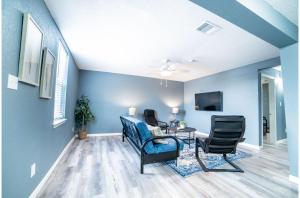 Fascinating 2BR1BA Near Festive DT and Riverwalk