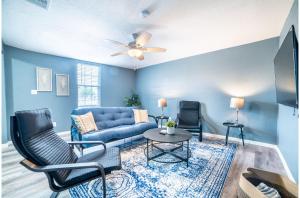 Fascinating 2BR1BA Near Festive DT and Riverwalk