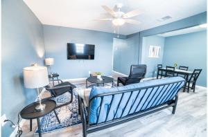 Fascinating 2BR1BA Near Festive DT and Riverwalk