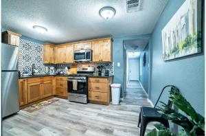 Fascinating 2BR1BA Near Festive DT and Riverwalk
