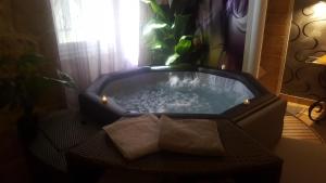 Love hotels Chambre romantique avec jacuzzi : photos des chambres