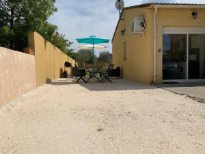 Appartements Loue Studio dans une villa avec piscine terrasse : Appartement 1 Chambre