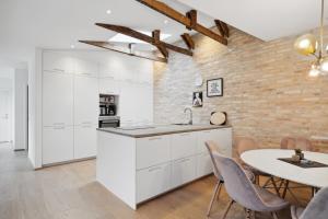 Central 3-bedroom apartment with a big terrace and fitness room