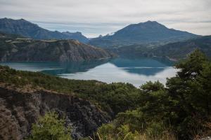 Vue imprenable sur Lac de Serre-Ponçon à Chorges : appt prestige 8 pers