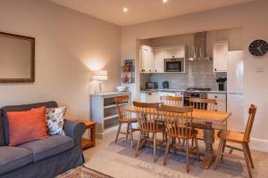 Three-Bedroom Apartment room in Luccombe Villa Holiday Apartments