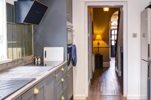 Seashell House with SEA VIEWS and FREE GYM POOL PASS