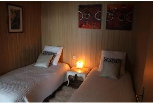 Room near the airport