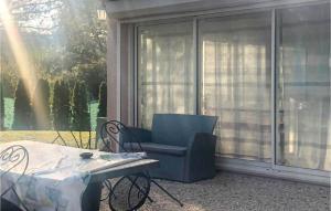 3 Bedroom Cozy Home In Meyrargues