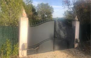 3 Bedroom Cozy Home In Meyrargues