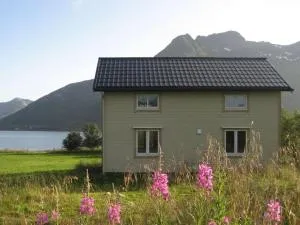 Charming house by the sea, Lofoten! - Laukvik