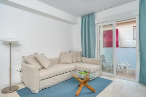 Cozy gem in Los Boliches by Costarentals - Ref 21