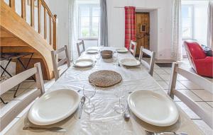 Maisons de vacances Beautiful Home In Pierrefiche With Wifi And 2 Bedrooms 2 : photos des chambres