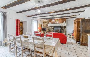 Maisons de vacances Beautiful Home In Pierrefiche With Wifi And 2 Bedrooms 2 : photos des chambres